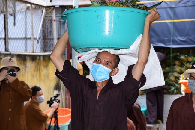 Chùa Hoằng Pháp: Tiếp tục hỗ trợ người dân khó khăn trong đại dịch Covid (đợt 8)